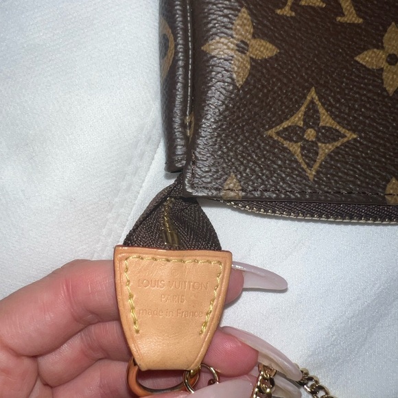 Louis Vuitton Mini Pouchette - Picture 4 of 4